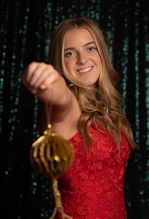 2024 senior HADLEY MADDOX CHRISTMAS -2-108