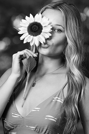 Connie_Etter_Photography_Avery Sunflower_1