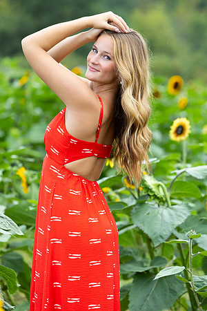 Connie_Etter_Photography_Avery Sunflower_12