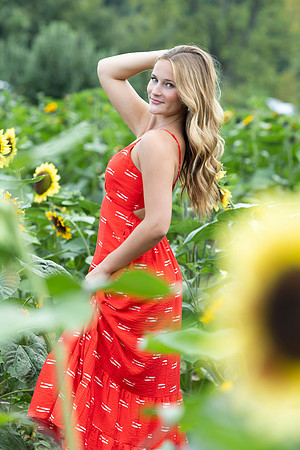 Connie_Etter_Photography_Avery Sunflower_19