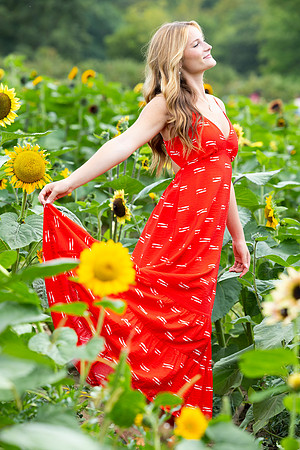 Connie_Etter_Photography_Avery Sunflower_22