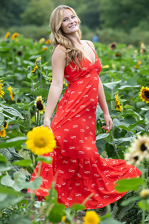 Connie_Etter_Photography_Avery Sunflower_24