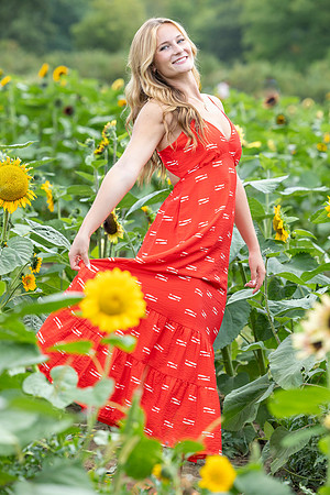Connie_Etter_Photography_Avery Sunflower_23