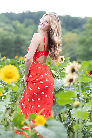 Connie_Etter_Photography_Avery Sunflower_30