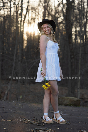 maddie roth Indianapolis Senior Photographer | Connie Etter Photography-2989