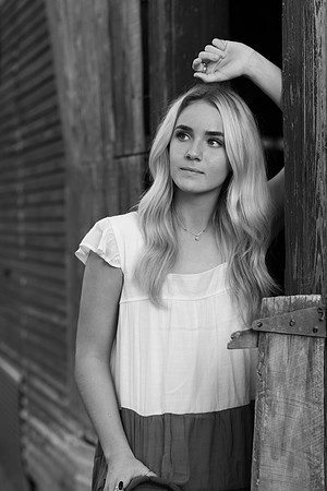 Indianapolis Senior Photographer | Connie Etter Photography 1-0227